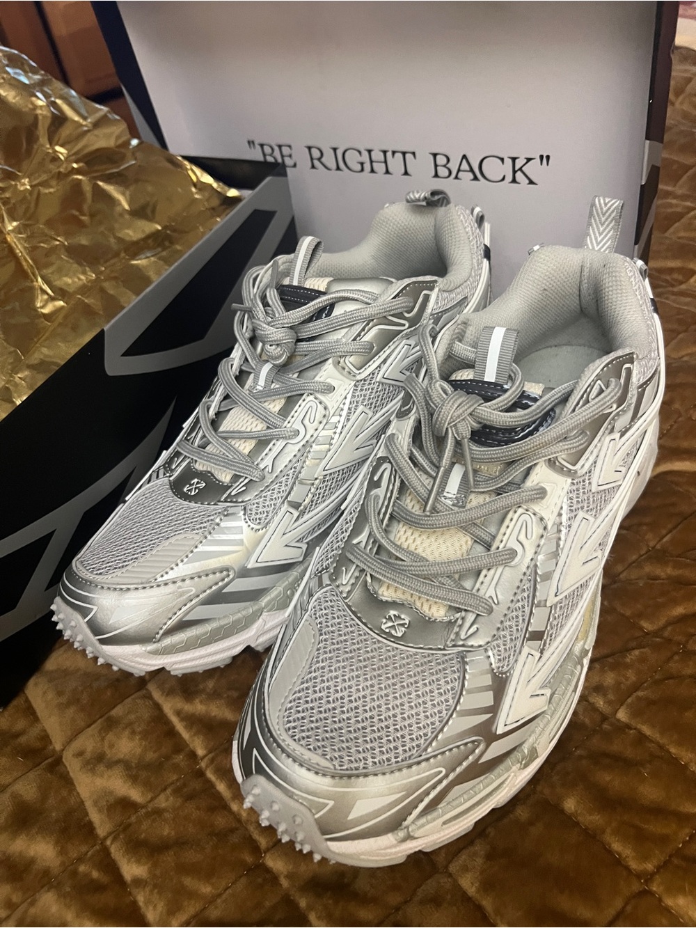 🔥OFF-WHITE C/O VIRGIL ABLOH
BE RIGHT BACK - GREY/SILVER